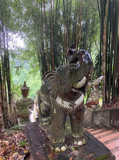 estatua de elefante en wat pha lat