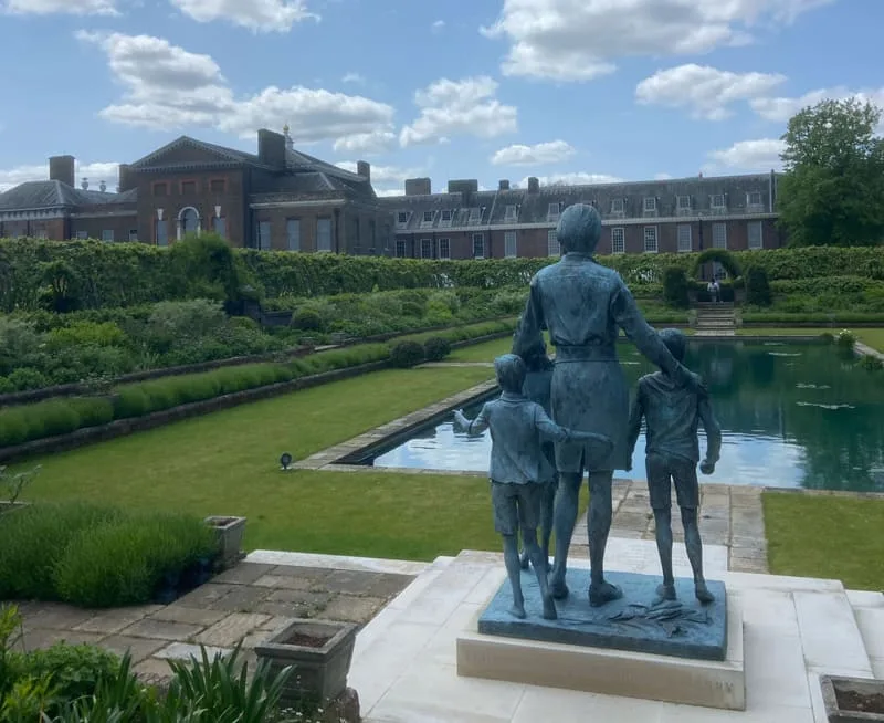 estatua de lady di en londres