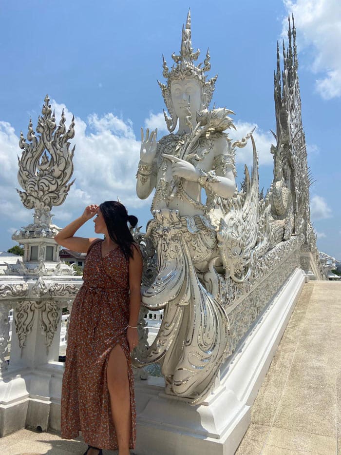 esculturas templo blanco de tailandia
