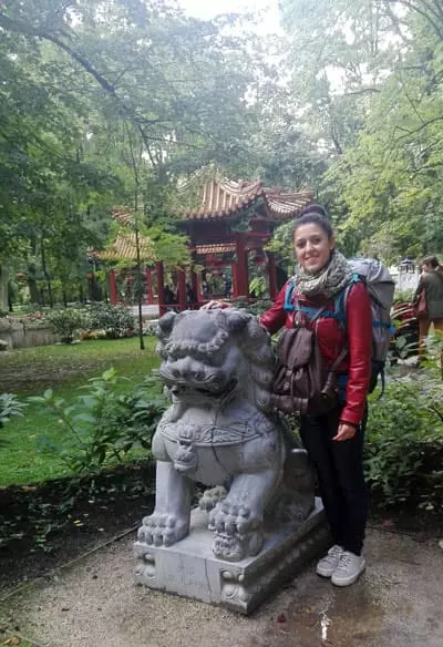 estatua en chinese garden