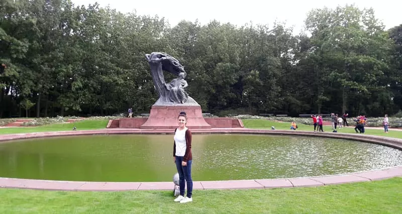estatua de chopin en varsovia