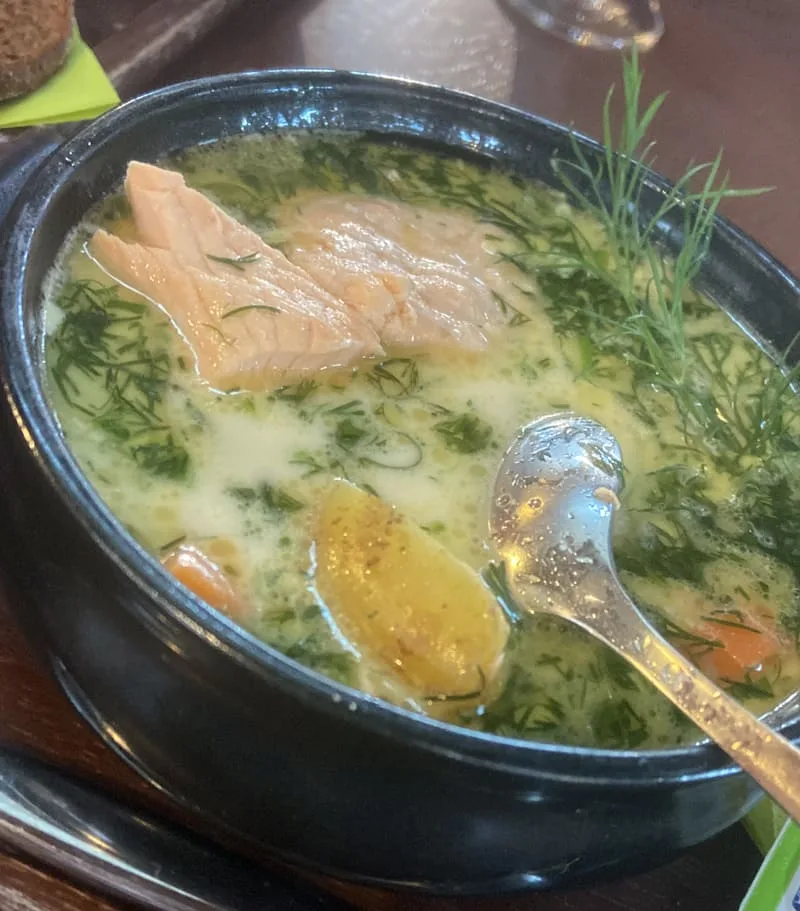 sopa de salmón en helsinki