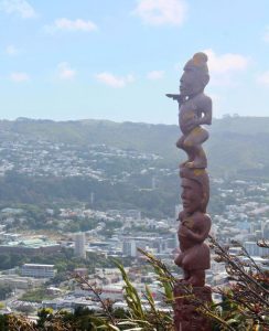 escultura maori en el monte victoria wellington