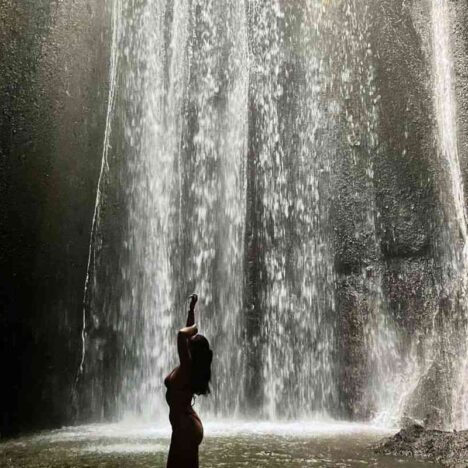 Ofrenda a la Virgen de los Desamparados en las Fallas de Valencia