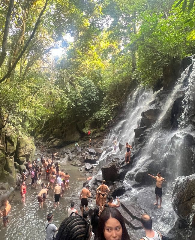 gente-cascadas-bali