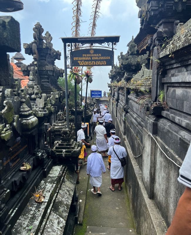 celebracion religiosa en bali