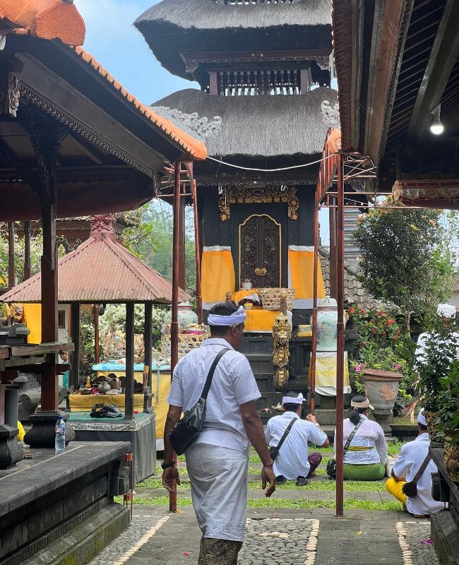 ritual en besakih