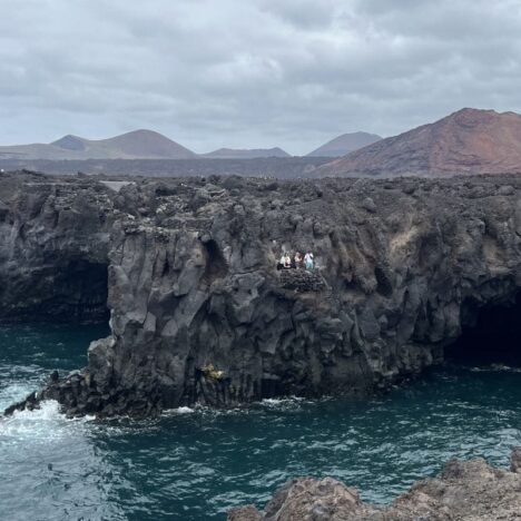 Cata de vinos en Lanzarote: visitamos El Grifo en La Geria